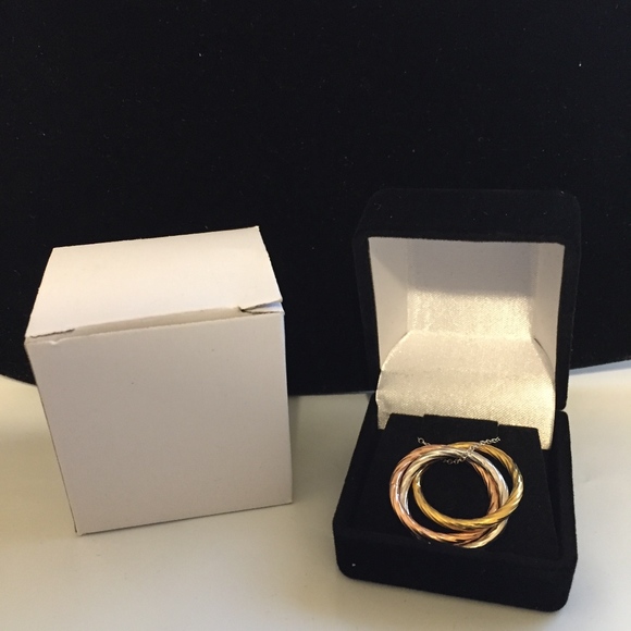 Beautiful unique Twisted Tri-color rings pendant with chain Gold/Rhodium/silver - Picture 2 of 4